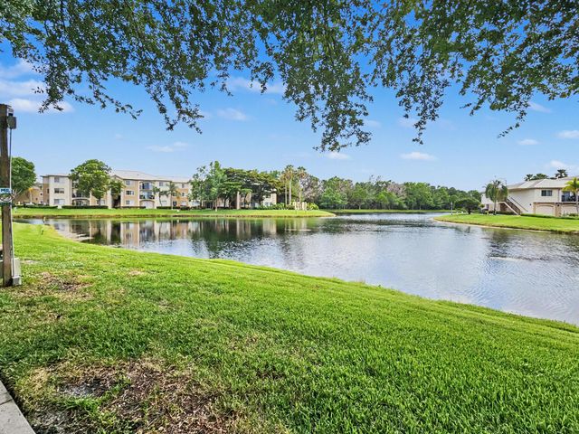 500 Crestwood Court N 504, Royal Palm Beach, FL 33411