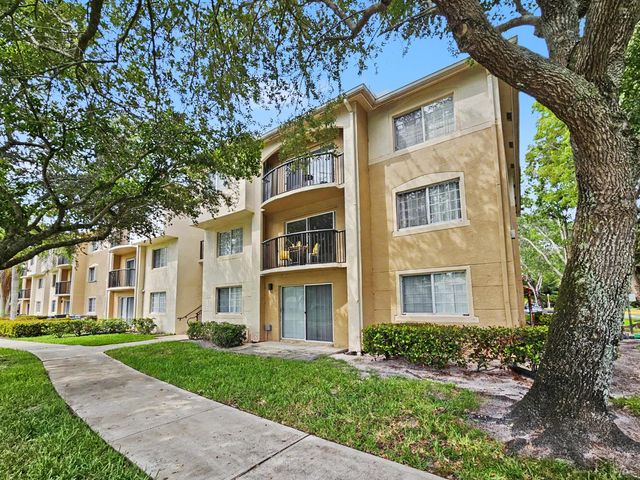 500 Crestwood Court N 504, Royal Palm Beach, FL 33411
