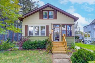 1561 E Walnut Avenue, Des Plaines, IL 60016