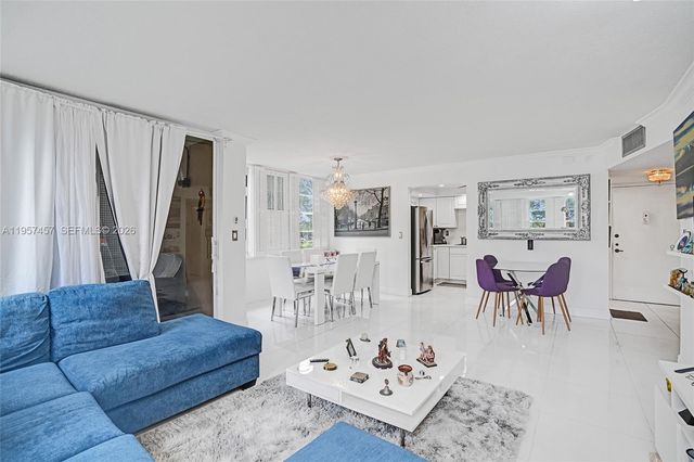 1400 Saint Charles Pl 204, Pembroke Pines, FL 33026