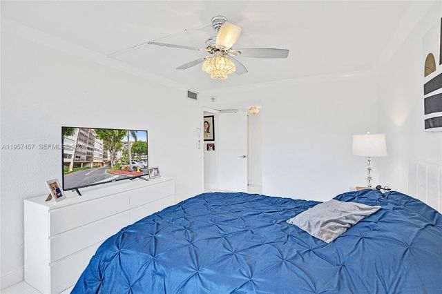 1400 Saint Charles Pl 204, Pembroke Pines, FL 33026