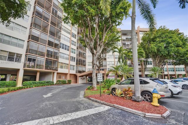 1400 Saint Charles Pl 204, Pembroke Pines, FL 33026
