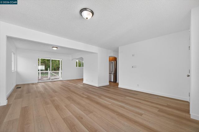 1920 E 3rd St, Benicia, CA 94510