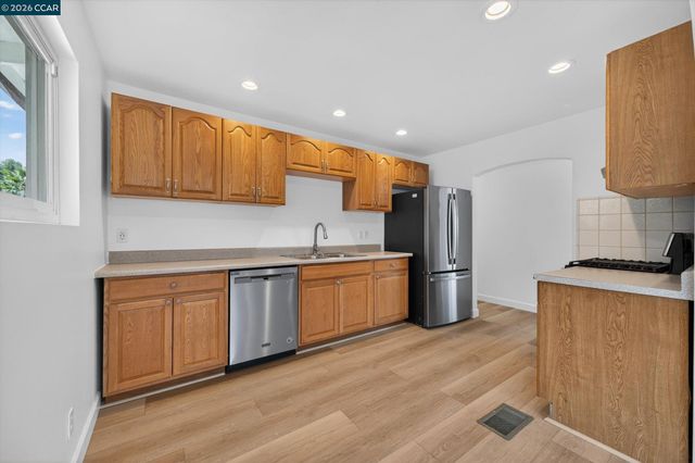1920 E 3rd St, Benicia, CA 94510