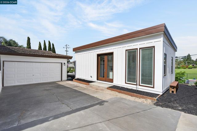 1920 E 3rd St, Benicia, CA 94510