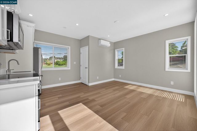1920 E 3rd St, Benicia, CA 94510