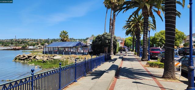 1920 E 3rd St, Benicia, CA 94510