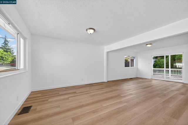 1920 E 3rd St, Benicia, CA 94510