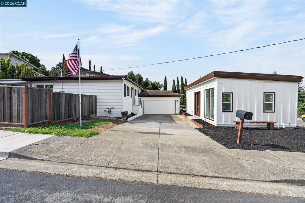 1920 E 3rd St, Benicia, CA 94510