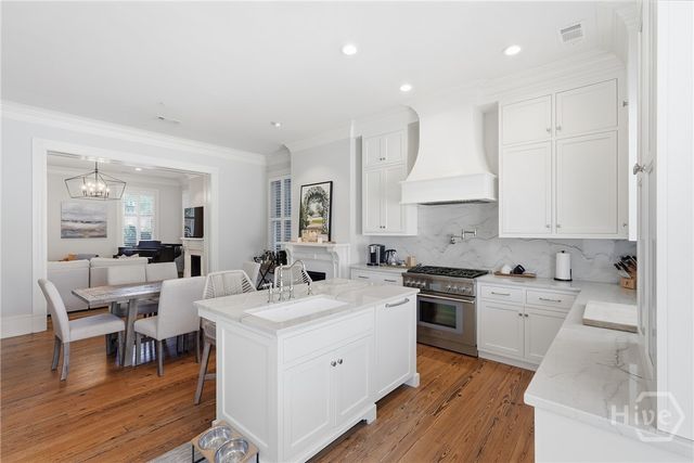 114 W Liberty Street, Savannah, GA 31401