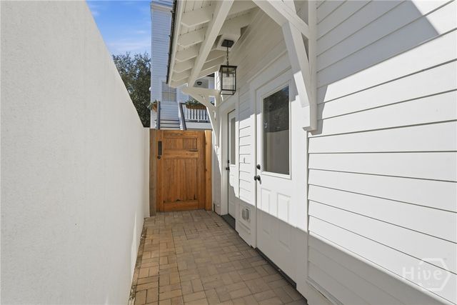 114 W Liberty Street, Savannah, GA 31401