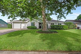 4108 Pine Shadows Street, Dickinson, TX 77539