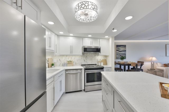 7430 SUNSHINE SKYWAY LANE S 305, St Petersburg, FL 33711