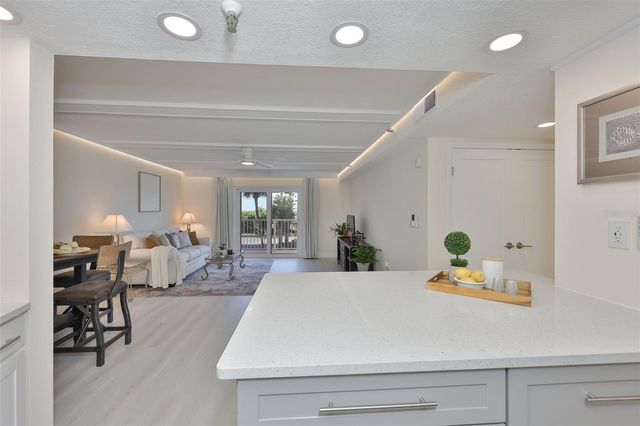 7430 SUNSHINE SKYWAY LANE S 305, St Petersburg, FL 33711