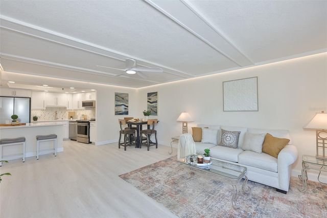 7430 SUNSHINE SKYWAY LANE S 305, St Petersburg, FL 33711