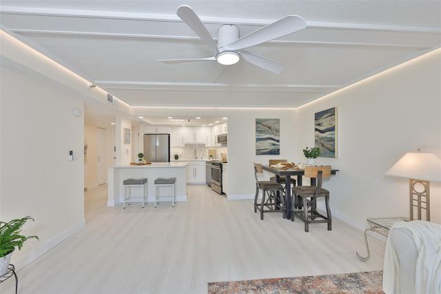 7430 SUNSHINE SKYWAY LANE S 305, St Petersburg, FL 33711