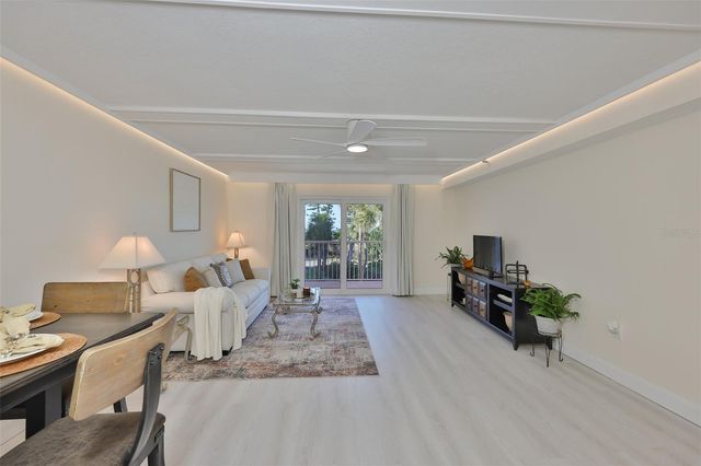 7430 SUNSHINE SKYWAY LANE S 305, St Petersburg, FL 33711