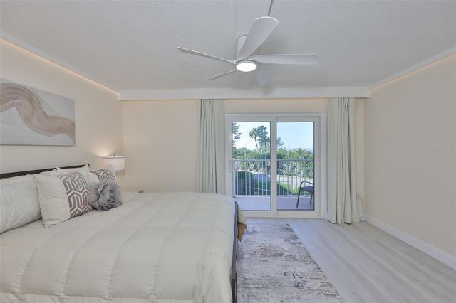 7430 SUNSHINE SKYWAY LANE S 305, St Petersburg, FL 33711