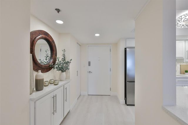 7430 SUNSHINE SKYWAY LANE S 305, St Petersburg, FL 33711