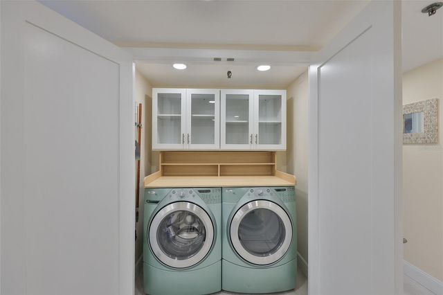 7430 SUNSHINE SKYWAY LANE S 305, St Petersburg, FL 33711