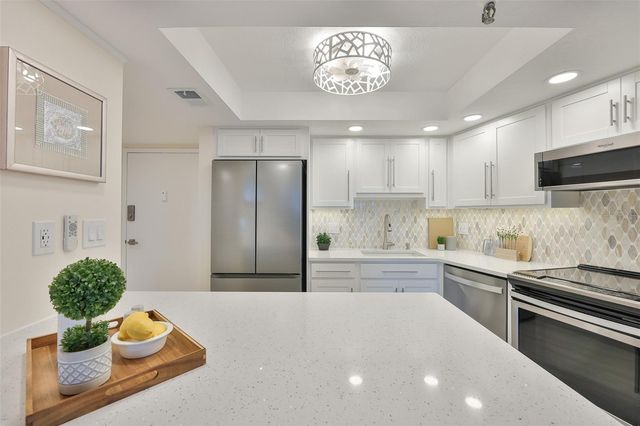 7430 SUNSHINE SKYWAY LANE S 305, St Petersburg, FL 33711