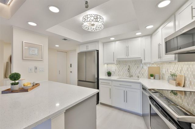 7430 SUNSHINE SKYWAY LANE S 305, St Petersburg, FL 33711