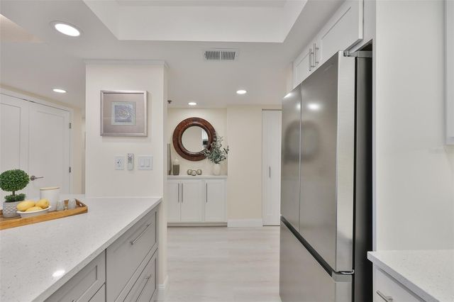 7430 SUNSHINE SKYWAY LANE S 305, St Petersburg, FL 33711