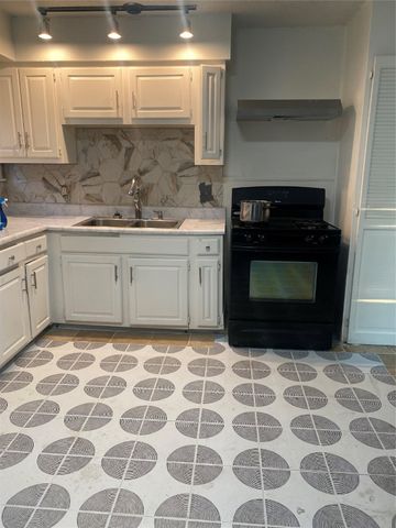 2703 Eagle Drive, Dallas, TX 75216