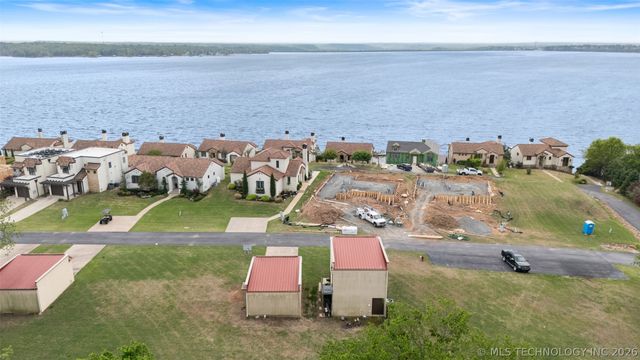 447300 Grottos Loop 204 & 301, Vinita, OK 74301