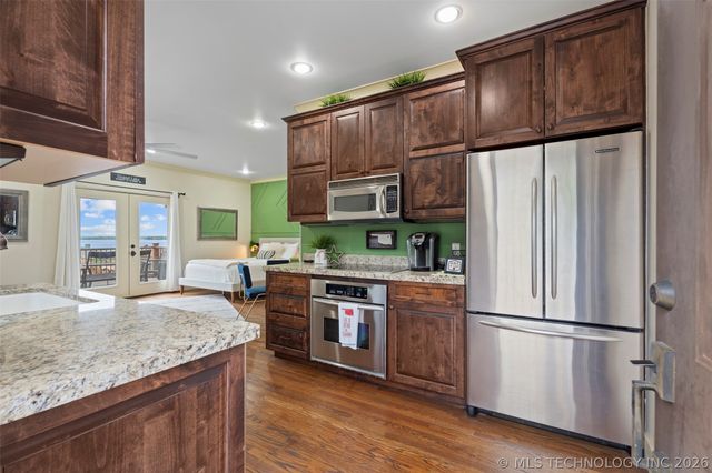 447300 Grottos Loop 204 & 301, Vinita, OK 74301