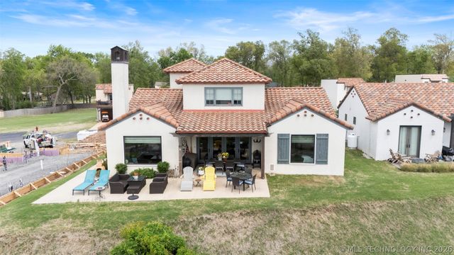 447300 Grottos Loop 204 & 301, Vinita, OK 74301