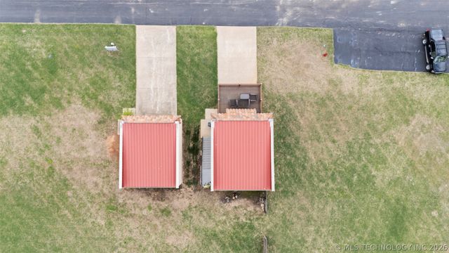 447300 Grottos Loop 204 & 301, Vinita, OK 74301