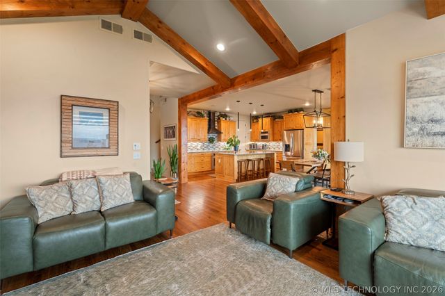 447300 Grottos Loop 204 & 301, Vinita, OK 74301