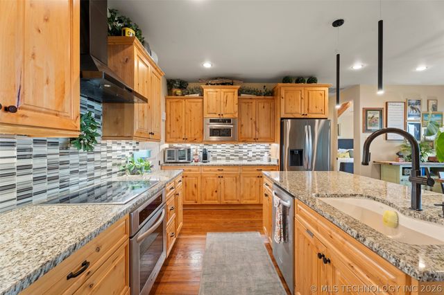 447300 Grottos Loop 204 & 301, Vinita, OK 74301