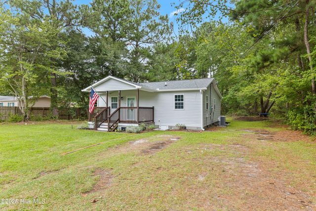 614 Saint Johns Church Road, Hampstead, NC 28443