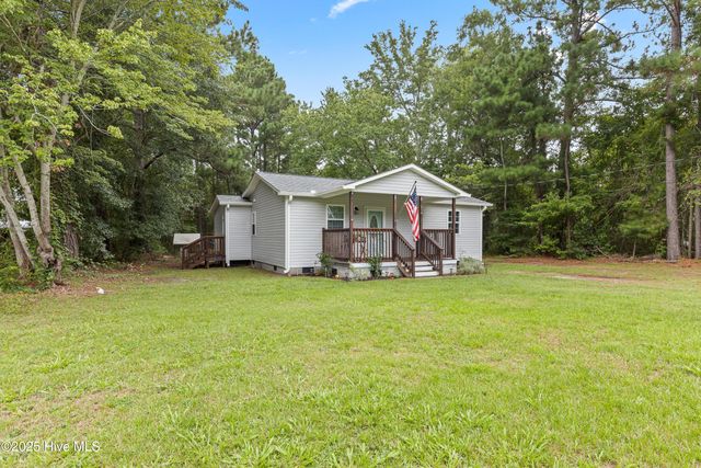 614 Saint Johns Church Road, Hampstead, NC 28443