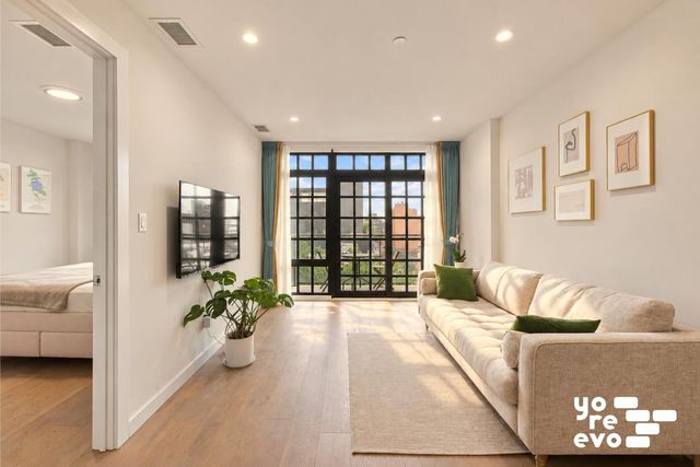 3728 30th St Apt 5D, New York City, NY 11101