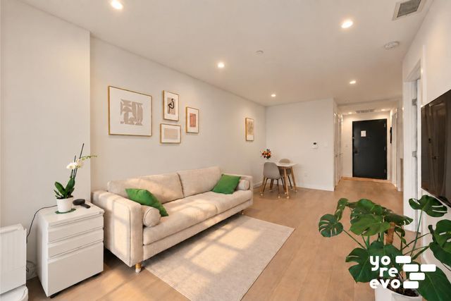 3728 30th St Apt 5D, New York City, NY 11101