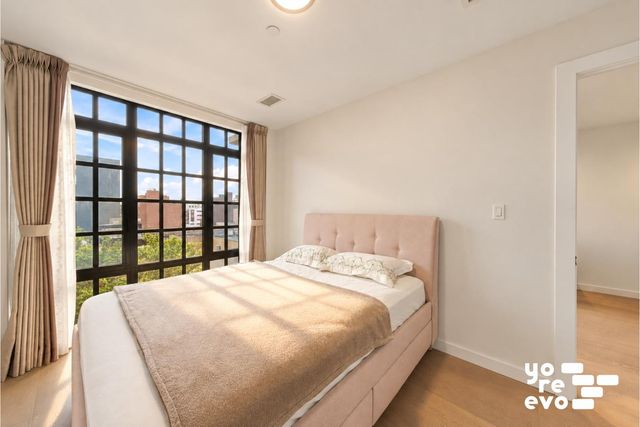 3728 30th St Apt 5D, New York City, NY 11101