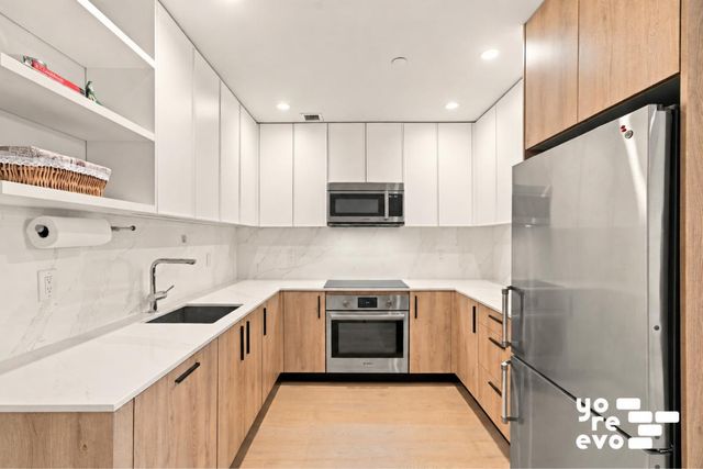 3728 30th St Apt 5D, New York City, NY 11101