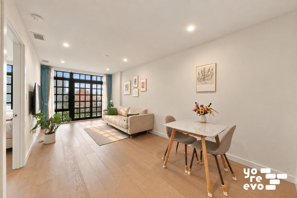 3728 30th St Apt 5D, New York City, NY 11101