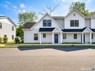 138 Boston Post Road 7, East Lyme, CT 06333
