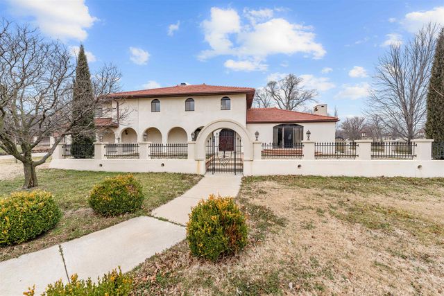 2041 Ridgeview Rd, Salina, KS 67401