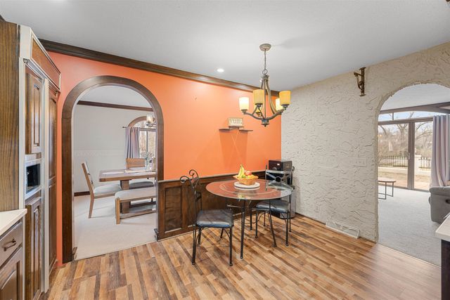 2041 Ridgeview Rd, Salina, KS 67401