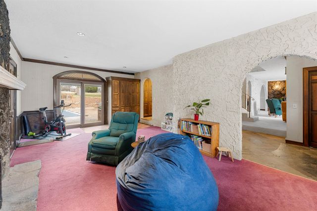 2041 Ridgeview Rd, Salina, KS 67401