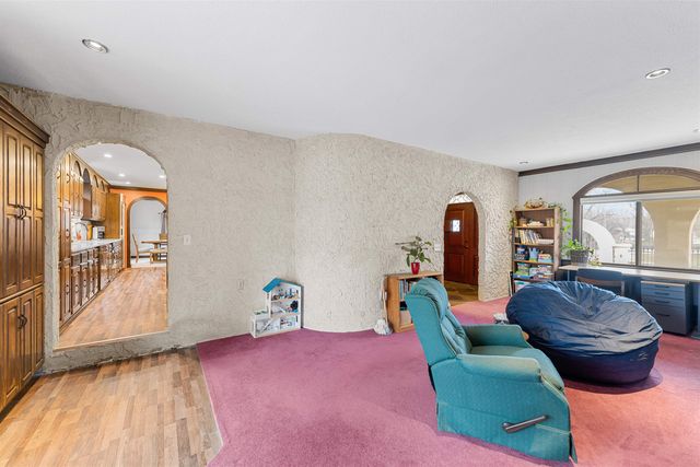 2041 Ridgeview Rd, Salina, KS 67401