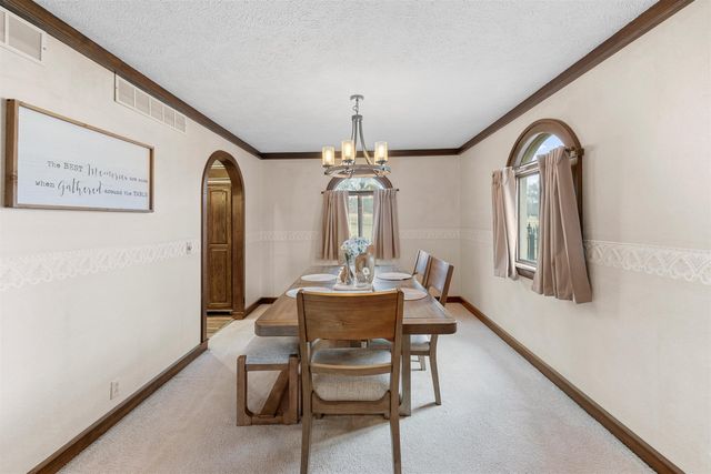 2041 Ridgeview Rd, Salina, KS 67401