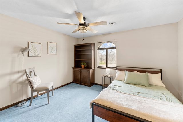 2041 Ridgeview Rd, Salina, KS 67401