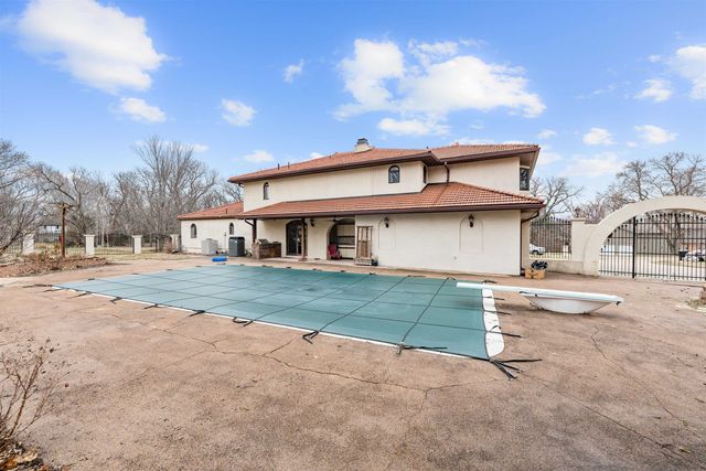 2041 Ridgeview Rd, Salina, KS 67401