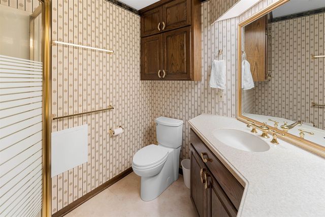 2041 Ridgeview Rd, Salina, KS 67401